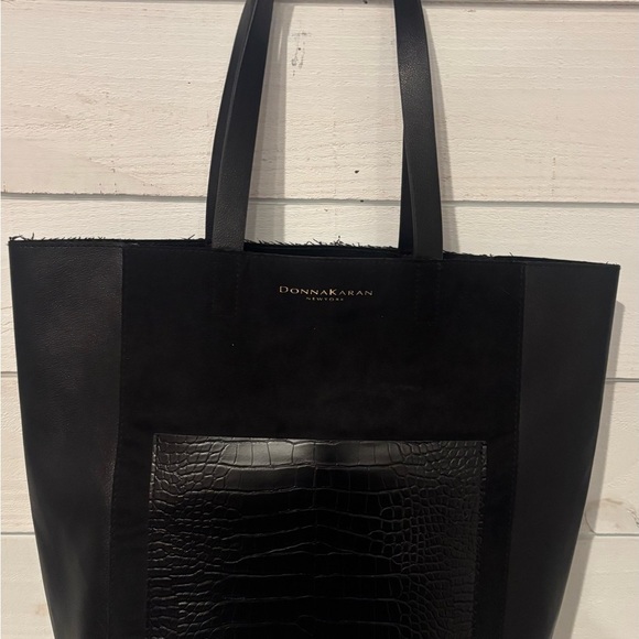 Donna Karan Large Tote Bag
Cashmere Mist Black Designer 14 in×16 in
Never Used ! - Picture 4 of 15